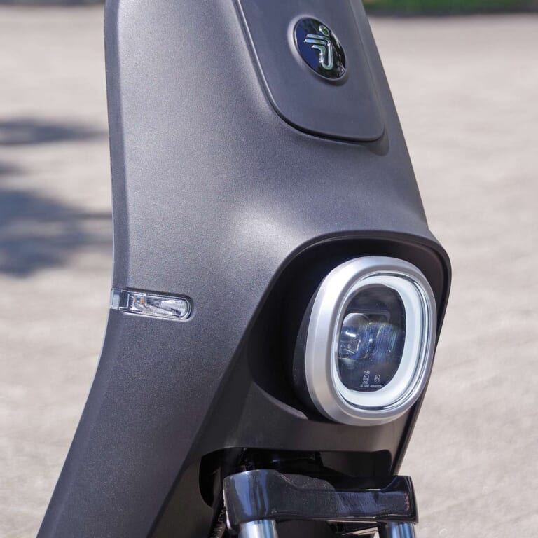 Segway B110S|ヘッドライト|セグウェイから電動バイク登場! B110S 試乗インプレッション【機能満載でスリム&コンパクト】