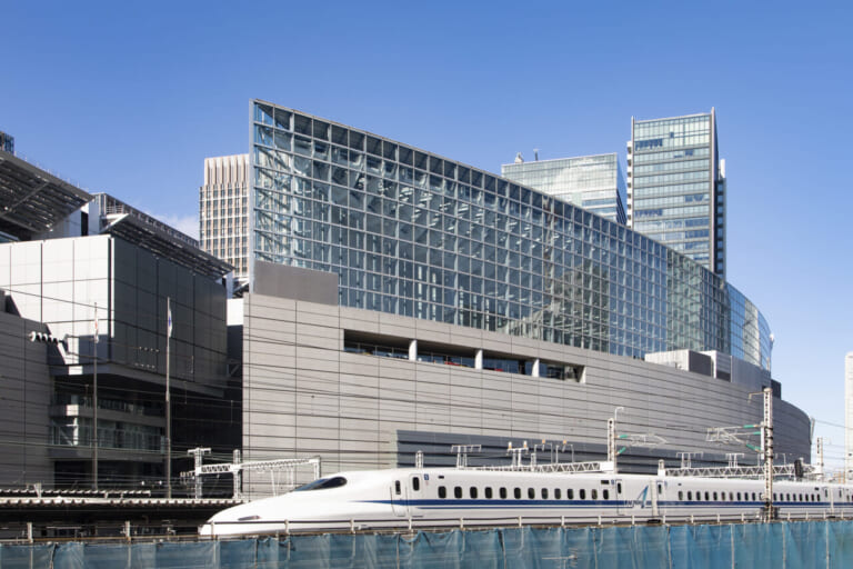 東京国際フォーラム|都立の大規模複合施設・東京国際フォーラムにバイク駐輪場が新設【四輪スペースの二輪転用にはずみも】