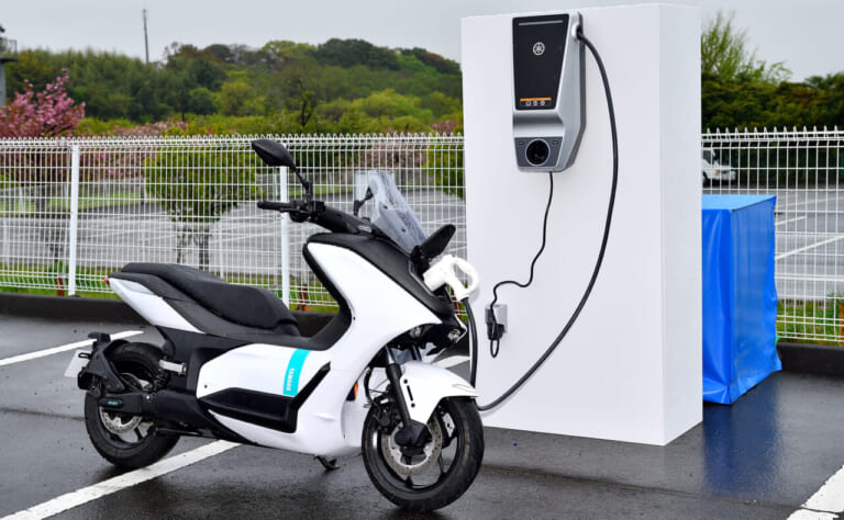 2024 YAMAHA E01|ヤマハE01〈いま国内で買える新型バイクカタログ|原付二種(125-51cc)〉