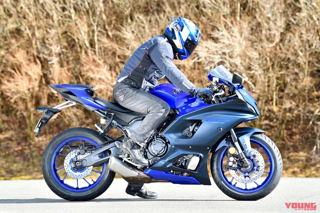 ヘルメットにも注意|Q50:フルカウルスポーツだから前傾がキツイ…ツーリング時のコツは?【30秒でわかる! バイクの疑問】