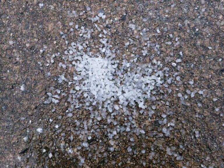 Q55：融雪剤でバイクが滑る？ 後から錆びるって本当??【30秒でわかる! バイクの疑問】（22ページ目）