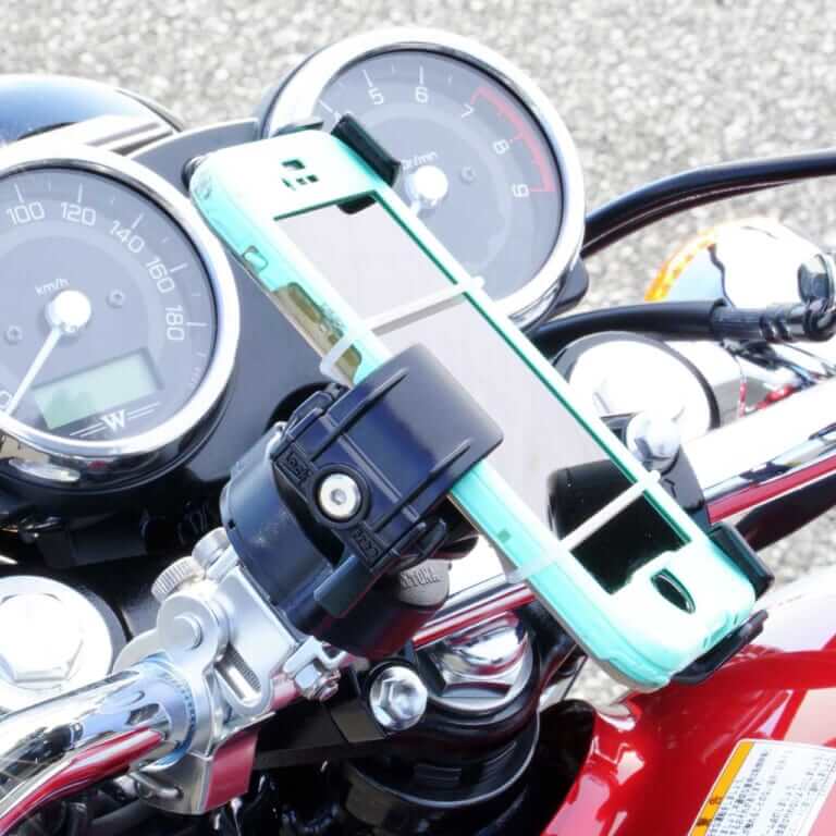 Q59：ハンドルにスマホを付けると、振動で故障するって本当？【30秒でわかる! バイクの疑問】（21ページ目）