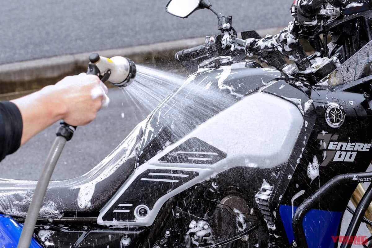 Q64:バイクって水洗いOK? 洗車の基本を教えて【30秒でわかる! バイクの疑問】