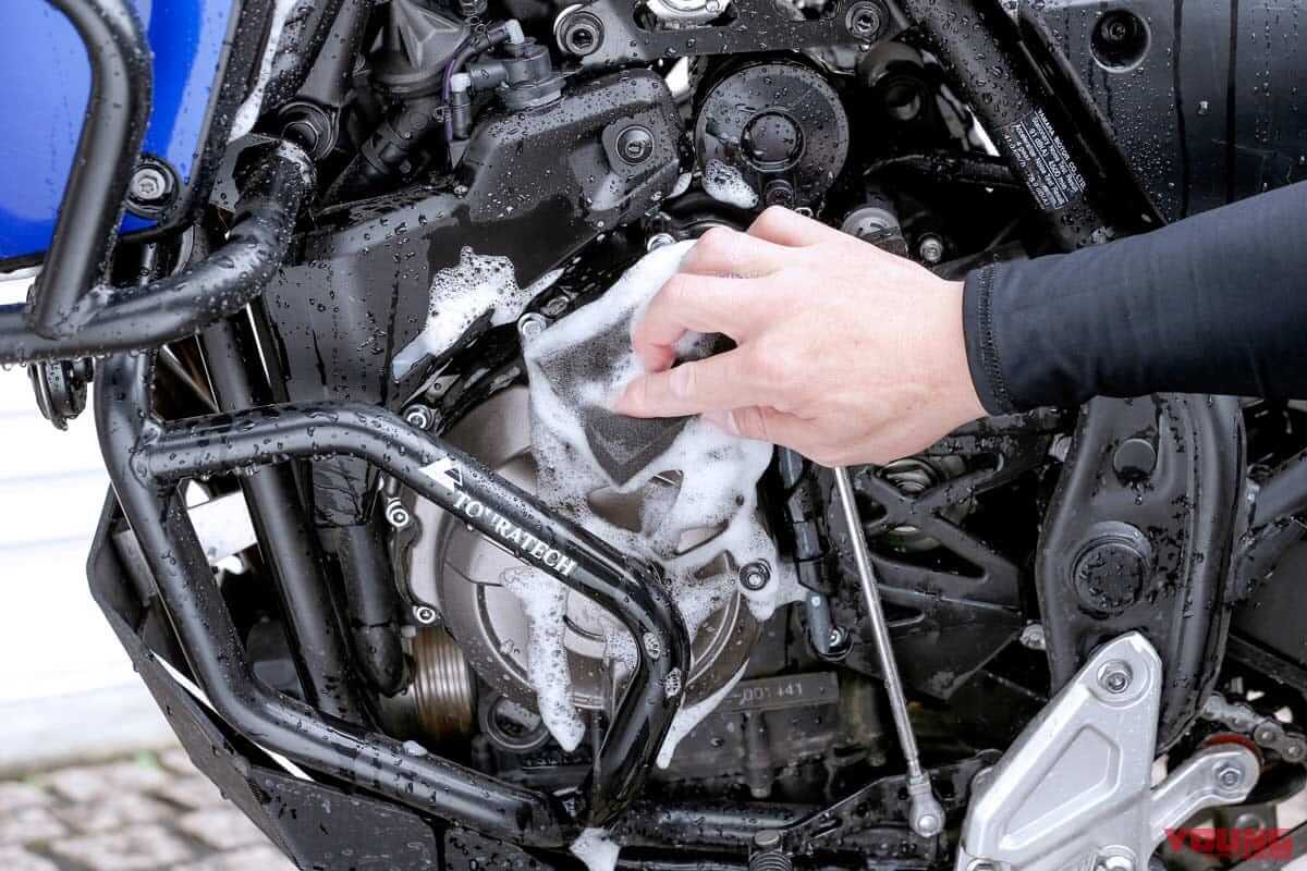 エンジン洗車|Q64:バイクって水洗いOK? 洗車の基本を教えて【30秒でわかる! バイクの疑問】