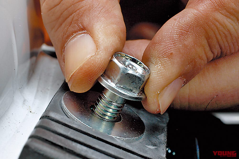 緩みを発見|Q65:DIYデビューしたい! セルフメンテナンスの第一歩、何をすればいい?【30秒でわかる! バイクの疑問】