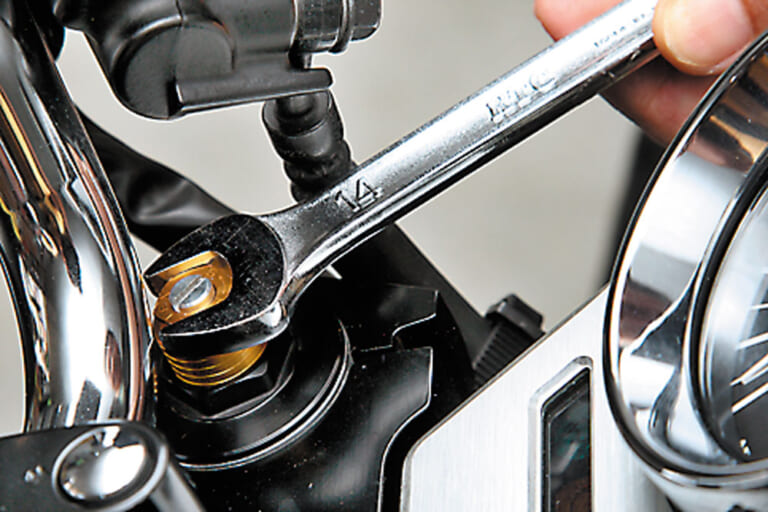 フロントサスペンション調整|Q67:サスペンションの「調整」って何をする? 伸び側/圧側って何だ??【30秒でわかる! バイクの疑問】