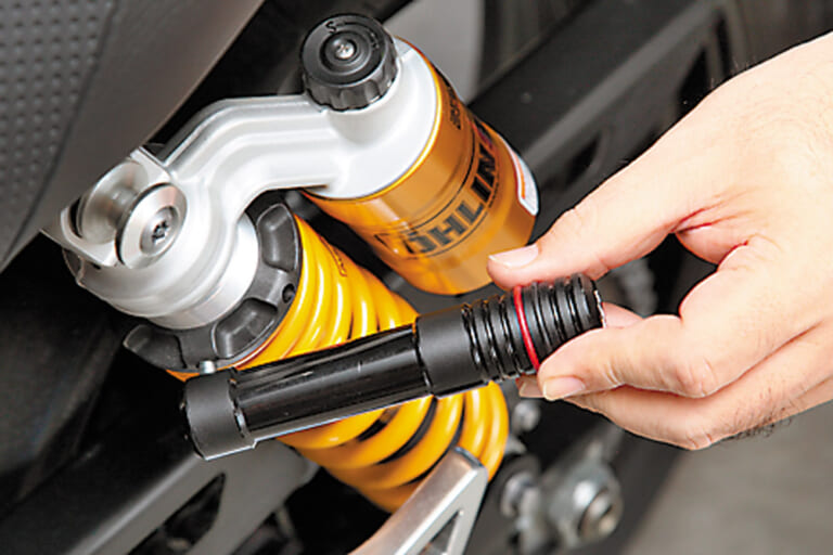 リヤサスペンション調整|Q67:サスペンションの「調整」って何をする? 伸び側/圧側って何だ??【30秒でわかる! バイクの疑問】