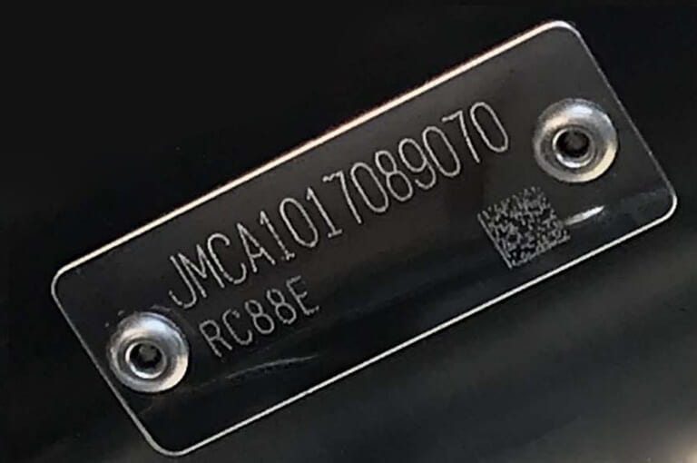 現在のJMCAプレート|Q81:公道OKか否か。マフラーの「保安基準」って何だ?【30秒でわかる! バイクの疑問】