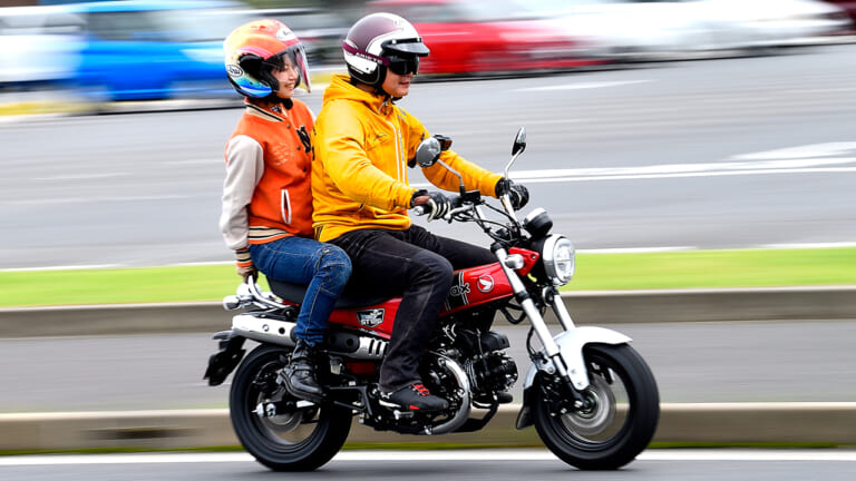 ホンダ ダックス125|タンデムイメージ|ホンダ ダックス125 タンデム徹底試乗インプレ 【ホンダの原付二種、随一の二人乗り性能を検証】