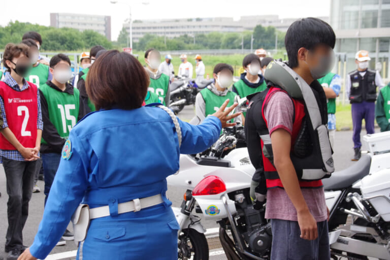 埼玉県「令和4年度高校生の自動二輪車等の交通安全講習」|三ない運動を撤廃した埼玉県、高校生向け交通安全講習会の現在地【現況に対応したアップデート】