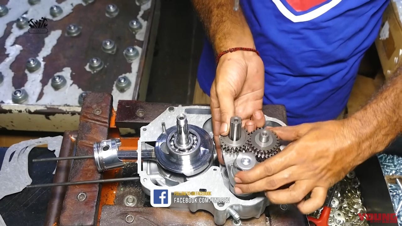 |手作業で『カブっぽい70ccのエンジン』を組み立てる動画、ちょびっとワイルドで面白い!