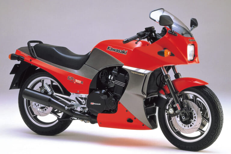 カワサキ GPX900R|「トップガンにも登場」ニンジャの始祖となった長寿バイク:1984カワサキGPz900R【あの素晴らしい名車をもう一度】