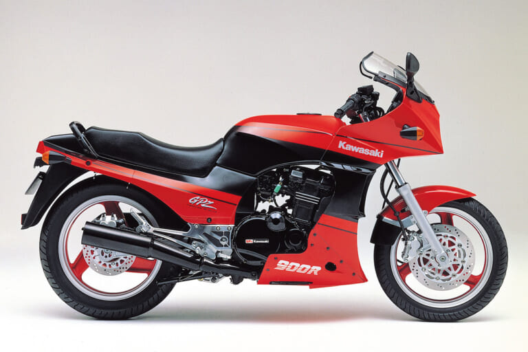 カワサキ GPX900R|「トップガンにも登場」ニンジャの始祖となった長寿バイク:1984カワサキGPz900R【あの素晴らしい名車をもう一度】