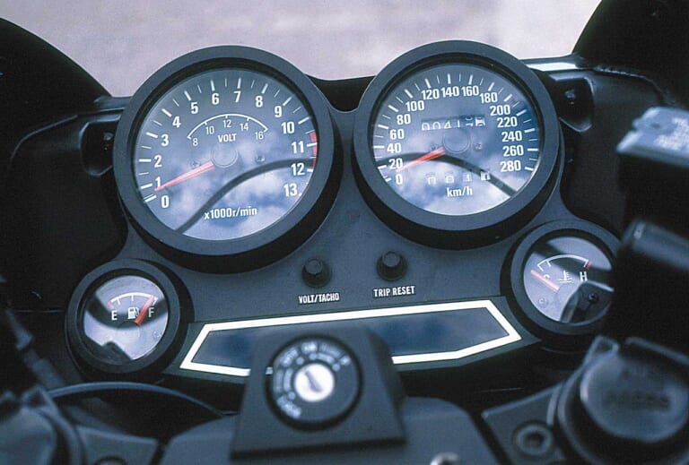カワサキ GPZ1000RX|メーター|「そしてZX-10へ」カワサキ流最速&快適マシンの原点:1986カワサキGPZ1000RX【あの素晴らしい名車をもう一度】