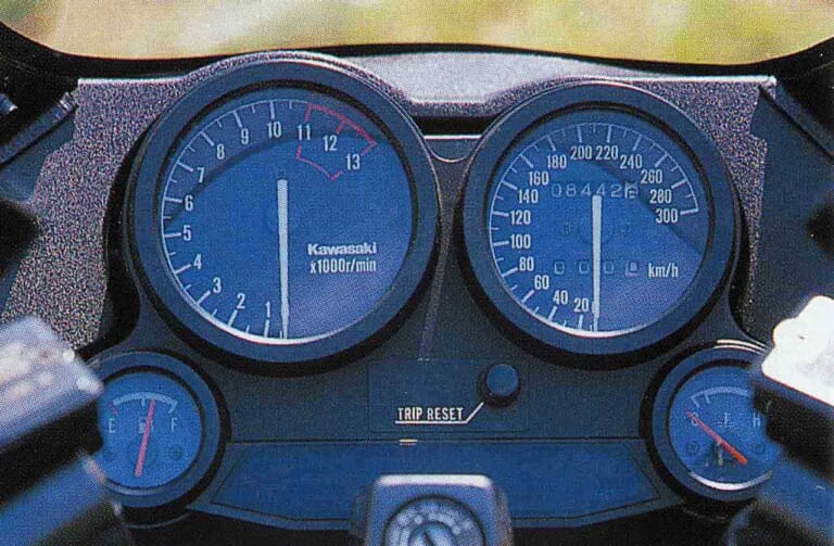 カワサキ ZX-10|メーター|「そしてZX-10へ」カワサキ流最速&快適マシンの原点:1986カワサキGPZ1000RX【あの素晴らしい名車をもう一度】