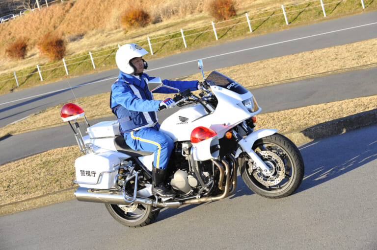 白バイ|Q95:白バイってなんで白いの?【30秒でわかる! バイクの疑問】