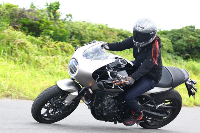 レーシング女子 岡崎静夏が じっくり乗ってみました！【HAWK 11編】HAWK 11が大きく変える、バイクでスポーツする意味