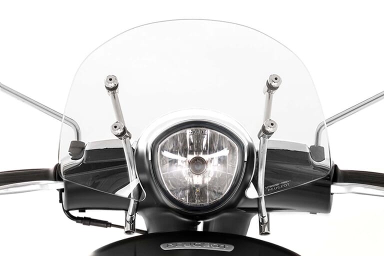 【特別装備】ショートスクリーン|40台限定! プジョーの特別仕様車「ジャンゴ 125/150 ABSボルドーエディション」が登場