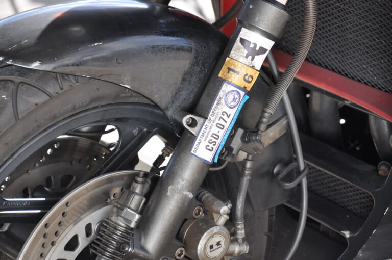 トップガン マーヴェリック|GPZ900R|トップガン「GPZ900R」は転倒歴があった!? エイジング処理だけじゃない傷やヤレ感の再現がハンパない!