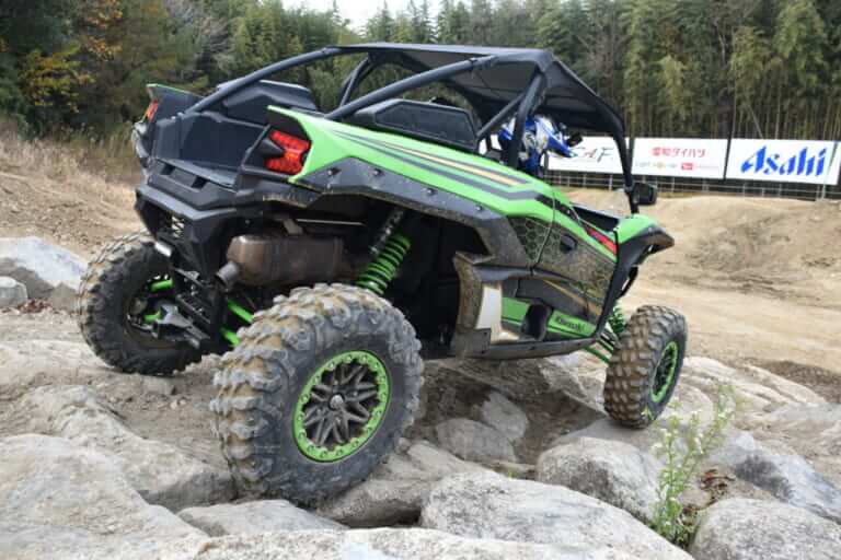 カワサキ|オフロード4輪|テリックスKRX1000|【試乗速報】ヌルヌル&ヒタヒタ! カワサキのオフロード4輪「テリックス/ミュール」は、サスペンションの動きがヤバい乗り物だ!!