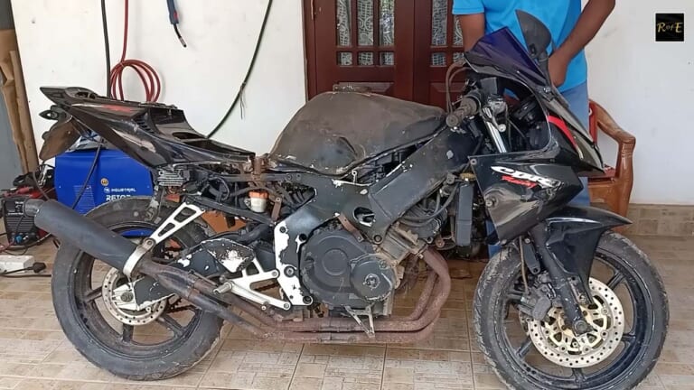 34年前のホンダ「CBR250RR」をボロボロの状態から復元! 4気筒250ccの金字塔・MC22が蘇る