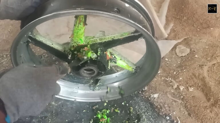 CBR250RR|オーバーホール|34年前のホンダ「CBR250RR」をボロボロの状態から復元! 4気筒250ccの金字塔・MC22が蘇る