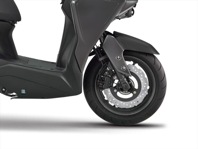 ヤマハ|台湾仕様|AUGUR|ヤマハが台湾で発表したスクーター「AUGUR」が凄い! コーナリングライト装備、色温度も変更可能