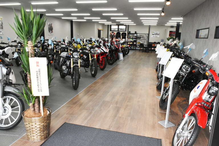 展示スペース|【GPX千葉の新店舗オープン!】お披露目イベントではGPXジャパン社長が「今までにない新型車を3月に発表」と明言!