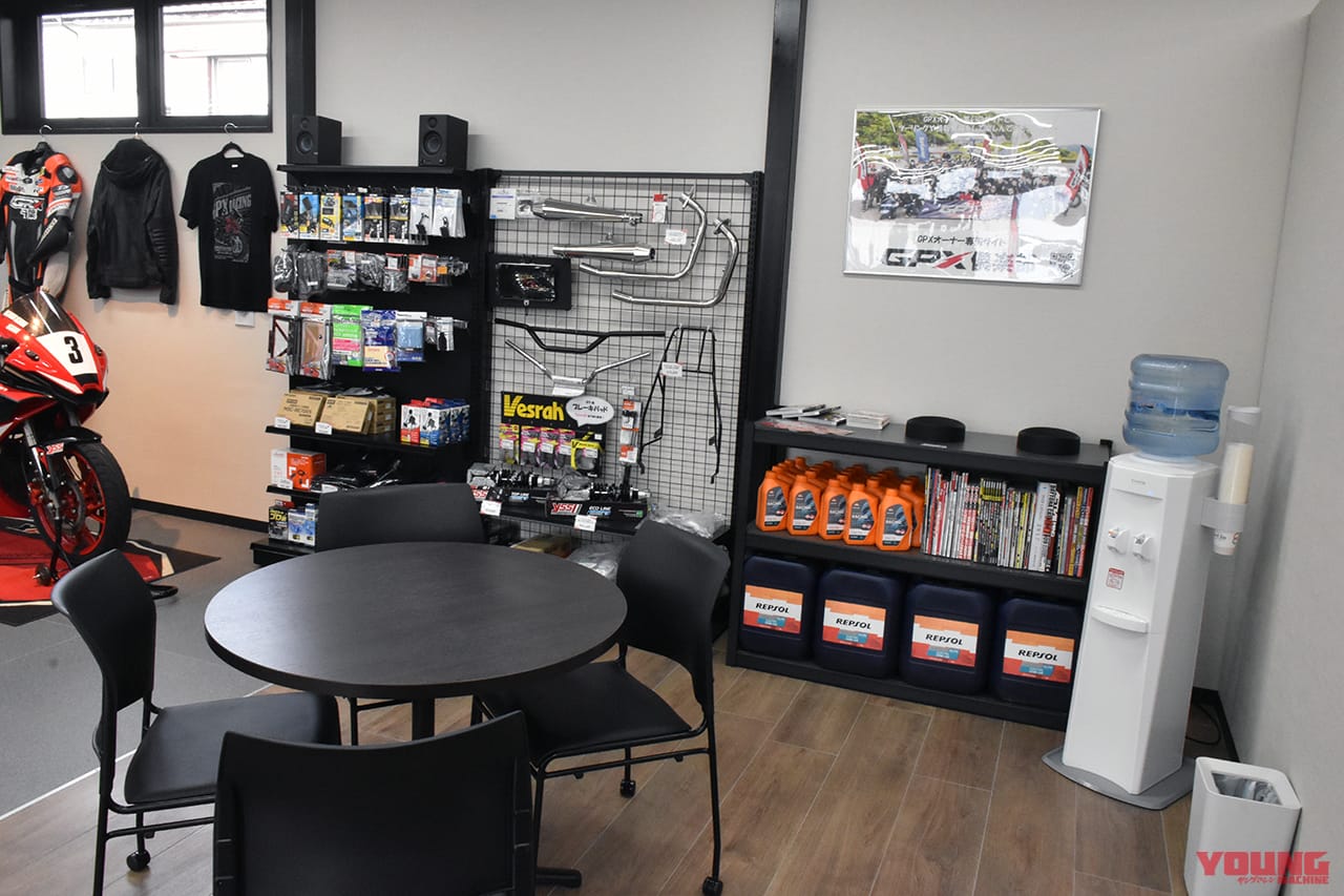 店舗内|【GPX千葉の新店舗オープン!】お披露目イベントではGPXジャパン社長が「今までにない新型車を3月に発表」と明言!