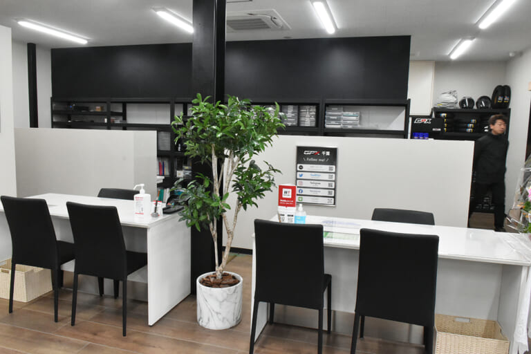 店舗内|【GPX千葉の新店舗オープン!】お披露目イベントではGPXジャパン社長が「今までにない新型車を3月に発表」と明言!