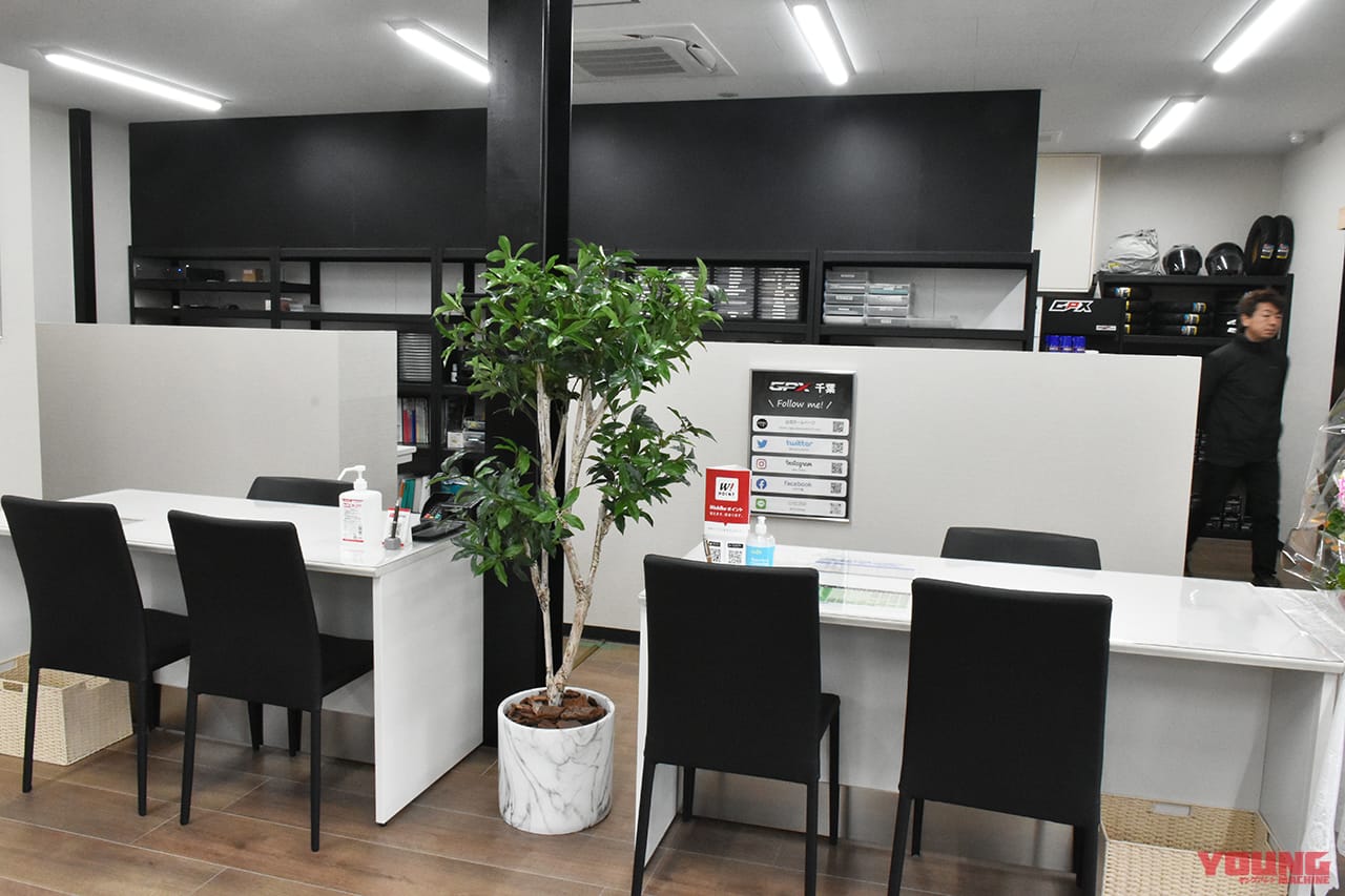 店舗内|【GPX千葉の新店舗オープン!】お披露目イベントではGPXジャパン社長が「今までにない新型車を3月に発表」と明言!