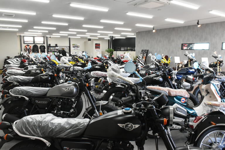 展示スペース|【GPX千葉の新店舗オープン!】お披露目イベントではGPXジャパン社長が「今までにない新型車を3月に発表」と明言!