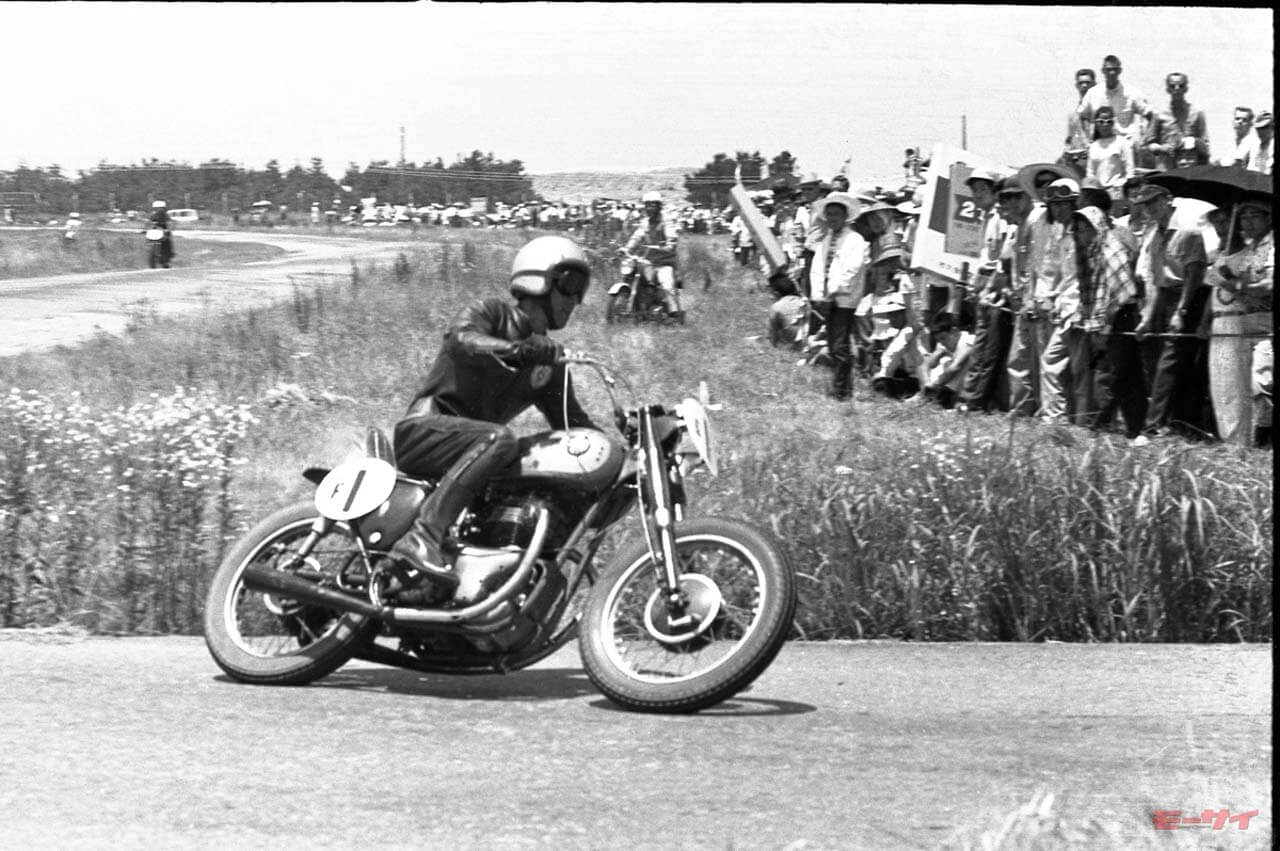 モータースポーツ黎明期の1962年7月、福岡で「全日本モーターサイクル