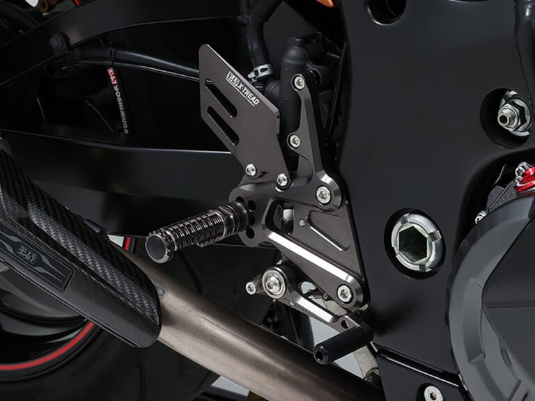 ヨシムラジャパン '21ハヤブサ ヨシムラステップキットX-TREAD|ヤンマシ的ホットアイテムピックアップ×9選〈アクラポヴィッチ/ストライカー/デイトナ etc.〉