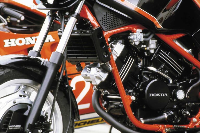 ホンダVT250F|「ヤマハRZ250に勝て! 」1982ホンダVT250F:打倒2ストを誓った4ストVツイン【あの素晴らしい名車をもう一度】