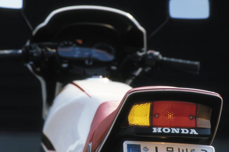 ホンダVT250F|「ヤマハRZ250に勝て! 」1982ホンダVT250F:打倒2ストを誓った4ストVツイン【あの素晴らしい名車をもう一度】