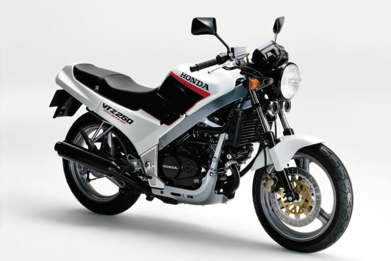 ホンダVT250F|「ヤマハRZ250に勝て! 」1982ホンダVT250F:打倒2ストを誓った4ストVツイン【あの素晴らしい名車をもう一度】