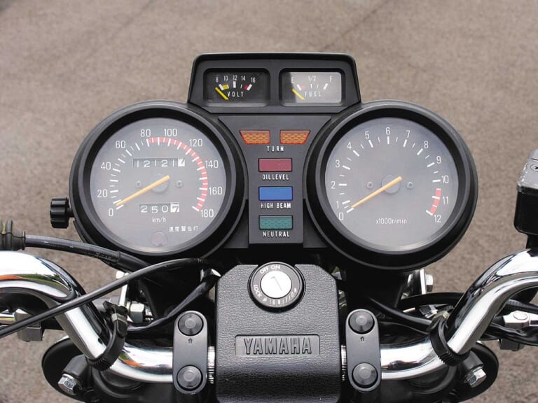 ヤマハ XJ400/D|「初の4気筒! 」ヤマハの歴史を変えたミドルマルチ:1980ヤマハXJ400【あの素晴らしい名車をもう一度】