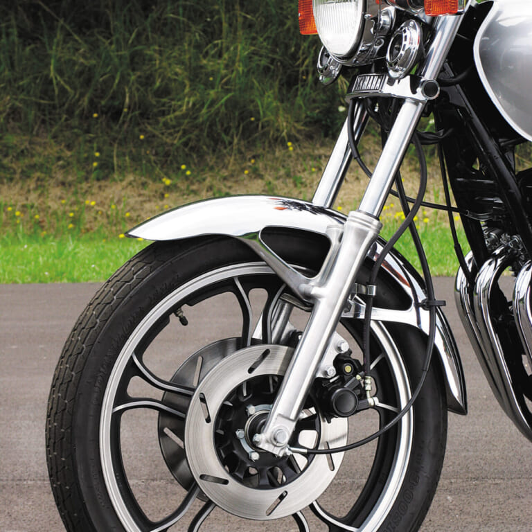 ヤマハ XJ400/D|「初の4気筒! 」ヤマハの歴史を変えたミドルマルチ:1980ヤマハXJ400【あの素晴らしい名車をもう一度】