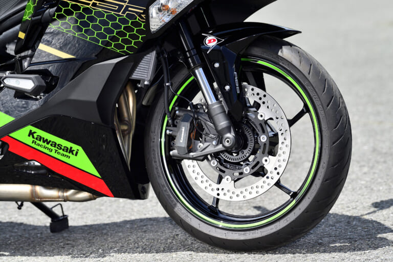 カワサキ|ZX-25R|フロントブレーキ|超官能マシン「ニンジャZX-25R」をガチ速スペックにすると「ニンジャZX-4R」に?! 超話題の新型4気筒を妄想大比較!!
