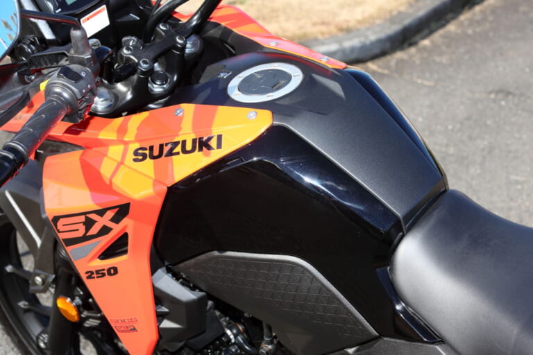 スズキ|VストロームSX|インド仕様|名車の予感!! スズキ「VストロームSX」試乗インプレッション【250ccアドベンチャーの新顔】