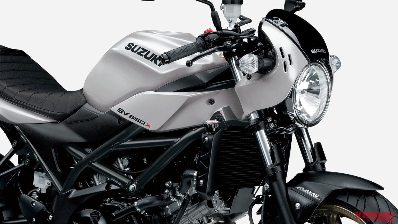 スズキ「SV650X」据え置き価格で新色を2/3に発売! ホワイトシルバーのカフェレーサー