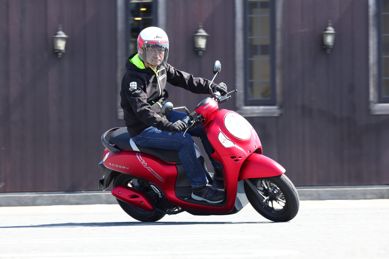 写真] ym2212-62-01-honda-scoopy-i │ タイホンダ スクーピーi クラブ 