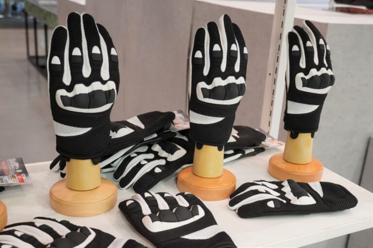 エアーメッシュプロテクショングローブ(2500円)|ワークマンが「パワースーツ」と「冷暖房・着るエアコン」を発表!! 来年2月まで267アイテムの価格据え置きも決定