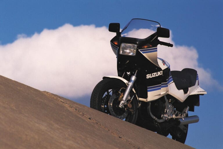 [’83-]スズキ RG250Γ：レーサーそのままのフォルムとメカに狂喜した【青春名車オールスターズ】