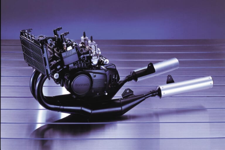 スズキ RG250Γ|「カウル&セパハンの先駆け! 」2ストレーサーレプリカの代名詞:1983スズキRG250Γ(ガンマ)【あの素晴らしい名車をもう一度】