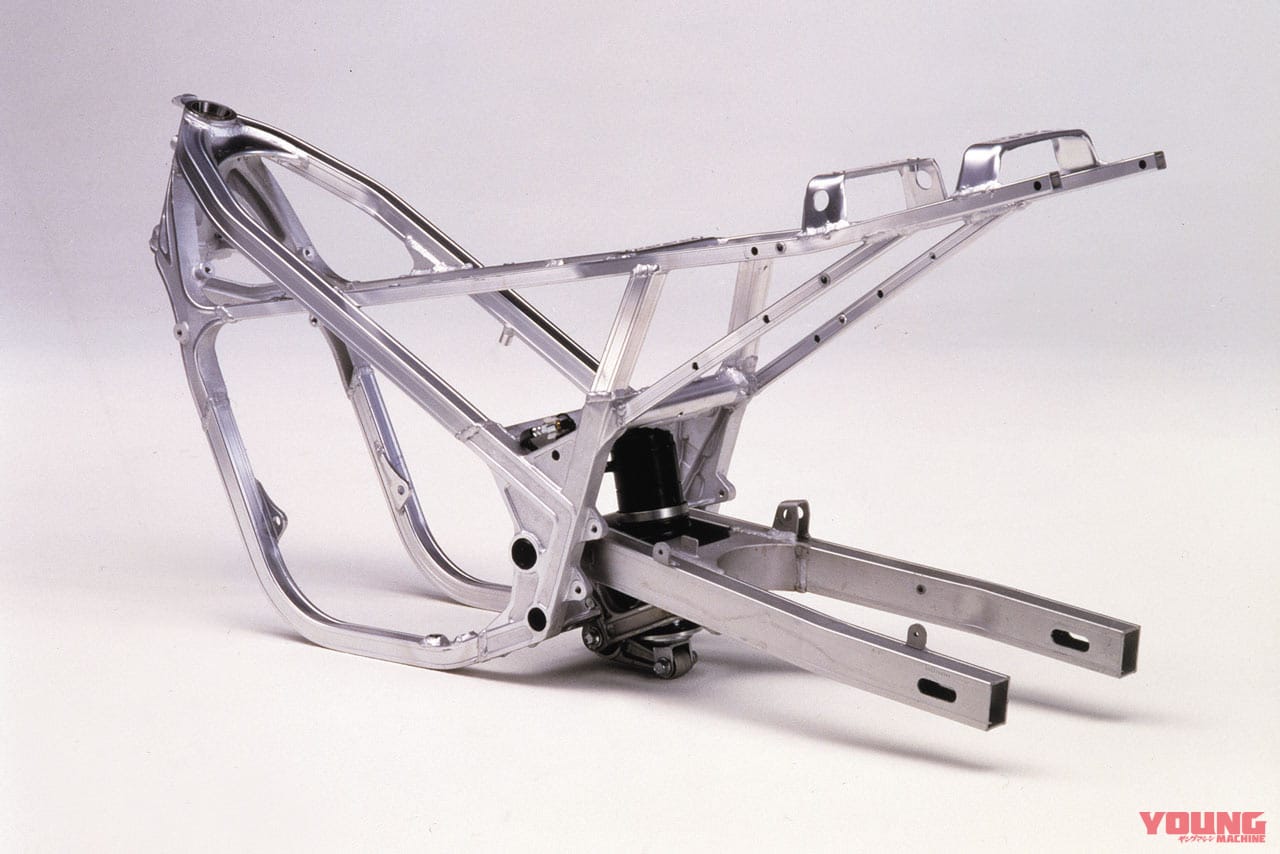 |「カウル&セパハンの先駆け! 」2ストレーサーレプリカの代名詞:1983スズキRG250Γ(ガンマ)【あの素晴らしい名車をもう一度】