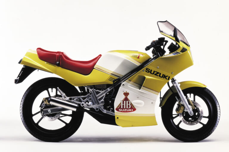 スズキ RG250Γ|「カウル&セパハンの先駆け! 」2ストレーサーレプリカの代名詞:1983スズキRG250Γ(ガンマ)【あの素晴らしい名車をもう一度】