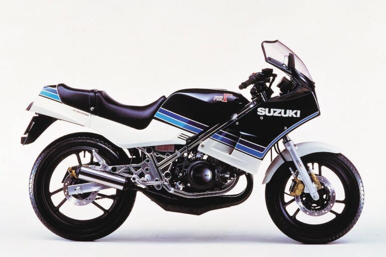 スズキ RG250Γ|「カウル&セパハンの先駆け! 」2ストレーサーレプリカの代名詞:1983スズキRG250Γ(ガンマ)【あの素晴らしい名車をもう一度】