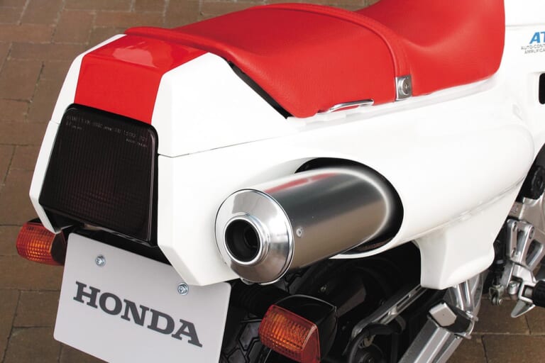 ホンダ NS250R|「レーサー“RS”と同時開発」WGPの興奮がそのままに:1984ホンダNS250R【あの素晴らしい名車をもう一度】